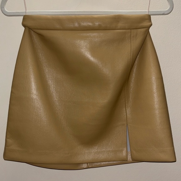 Aritzia Wilfred Patio Mini Skirt.  Aritzia -***Limited Edition***
Sandy Beige - Picture 11 of 16